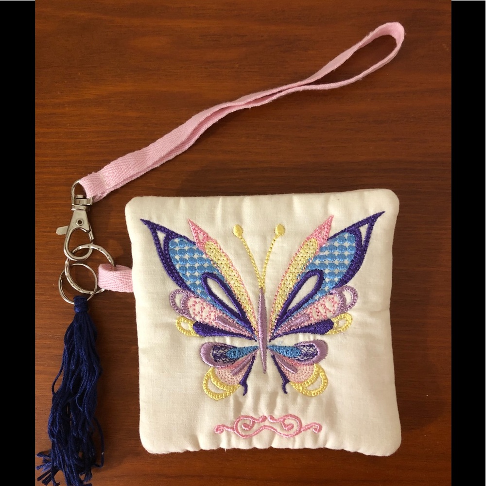Zippered wristlet